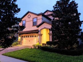 Villa 9BR Luxury near DISNEY with Pool, Spa, Free Parking, WiFi, Waterpark